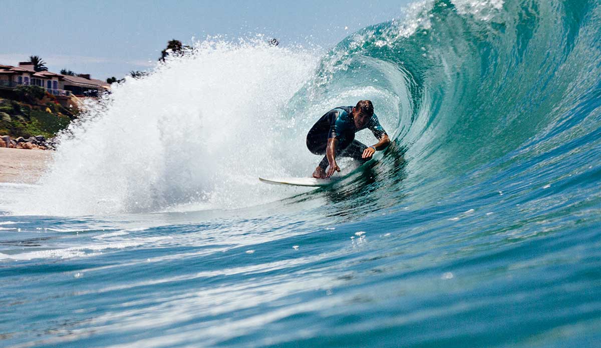 Gavin Hurd getting bendy in a hollow little nugget on America’s birthday weekend. Photo: <a href=\"https://www.maxxbuchanan.com/\">Maxx Buchanan</a>