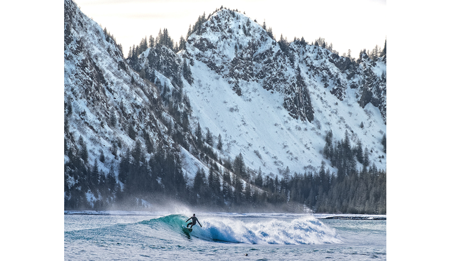 Photo: <a href=\"https://alaskasurfguides.com/heli-surfing\"> Alaska Surf Guides </a>