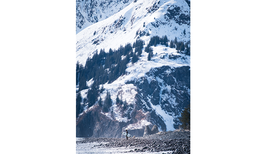 Photo: <a href=\"https://alaskasurfguides.com/heli-surfing\"> Alaska Surf Guides </a>