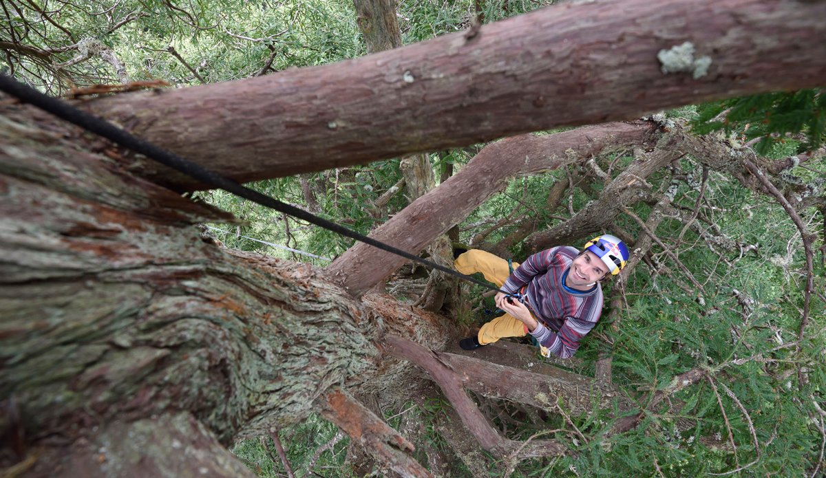 Photo: <a href=\"https://www.redbull.com/us/en/adventure/stories/1331729256032/chris-sharma-giant-ascent\">Red Bull</a>