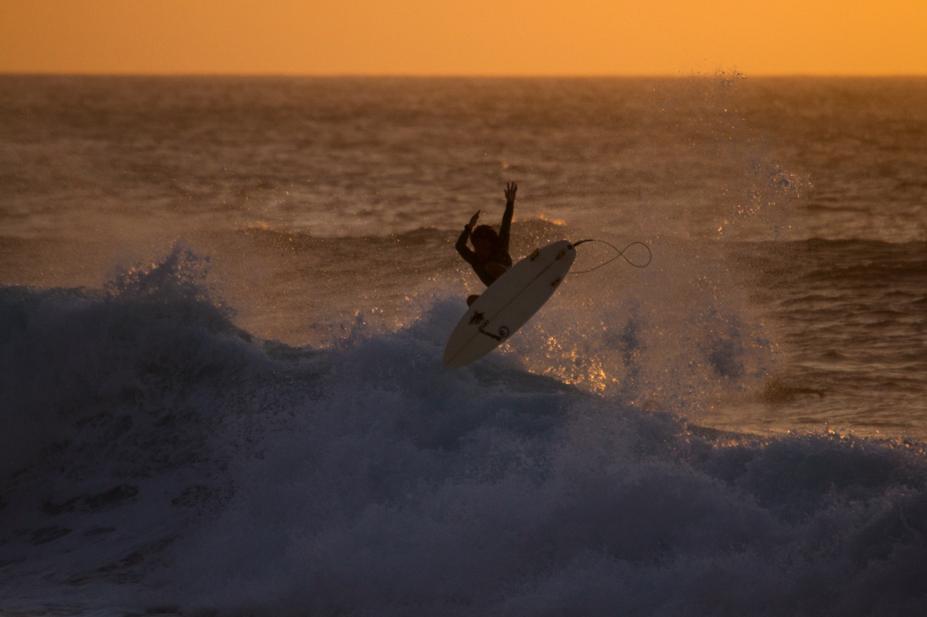 Taichi Wakita punting during golden hour. Photo: <a href=\"https://www.shigephoto.co/\">Gavin Shige</a>