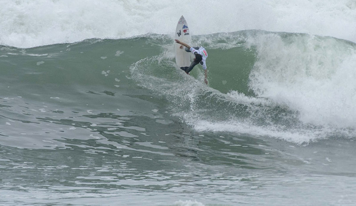 Peru\'s Anali Gomez took home the gold medal in the women\'s division. Photo: <a href=\"https://www.isasurf.org/\">ISA | Tweddle</a>