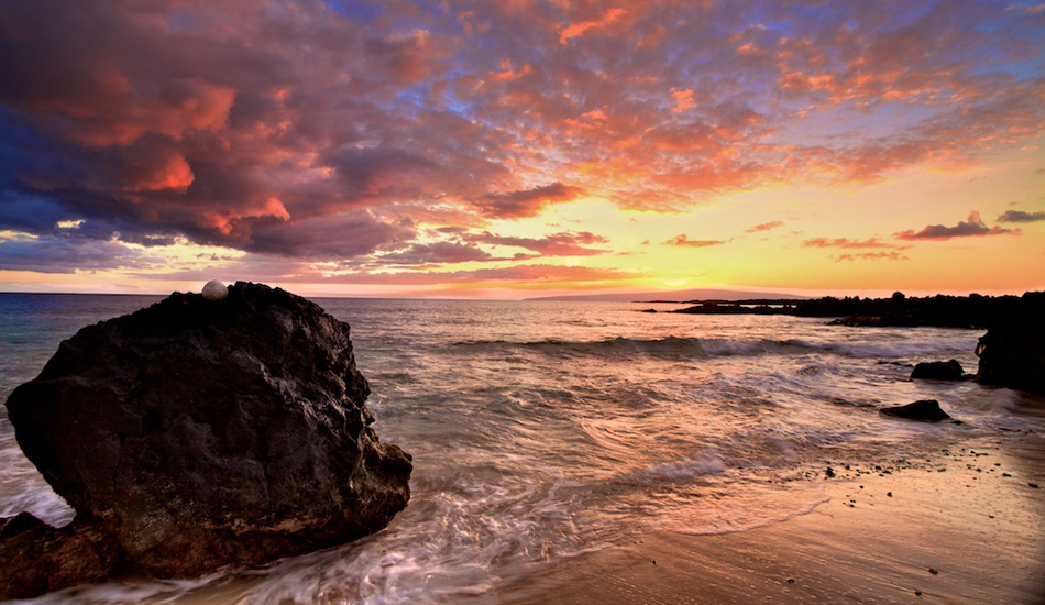 Sunset Maui.  Image: <a href=\"https://gokenji.com/port/\" target=\"_blank\">Croman</a>