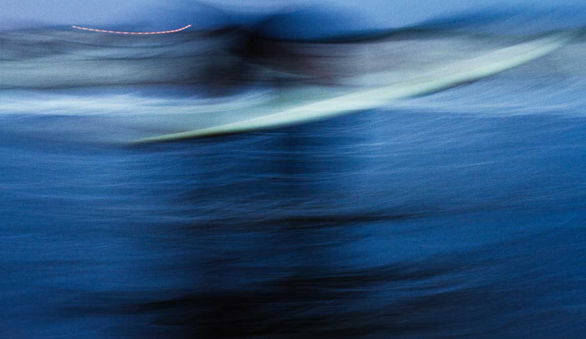 A floating surfboard. Photo: <a href=\"https://instagram.com/nick_ventura_\"> Nick Ventura</a>