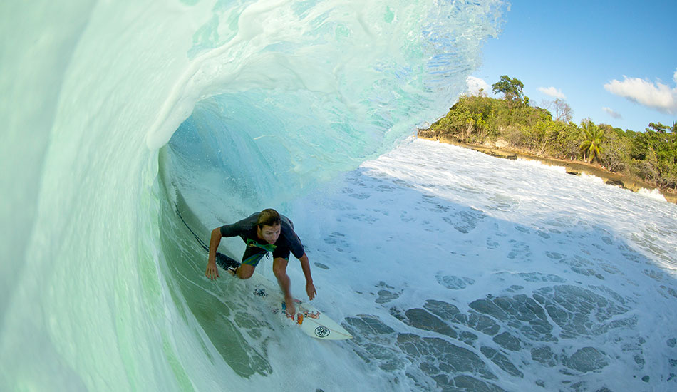 Josie Graves getting drained during the peak of the swell. Photo: <a href=\"https://sethderoulet.com/\" target=_blank>Seth de Roulet</a>