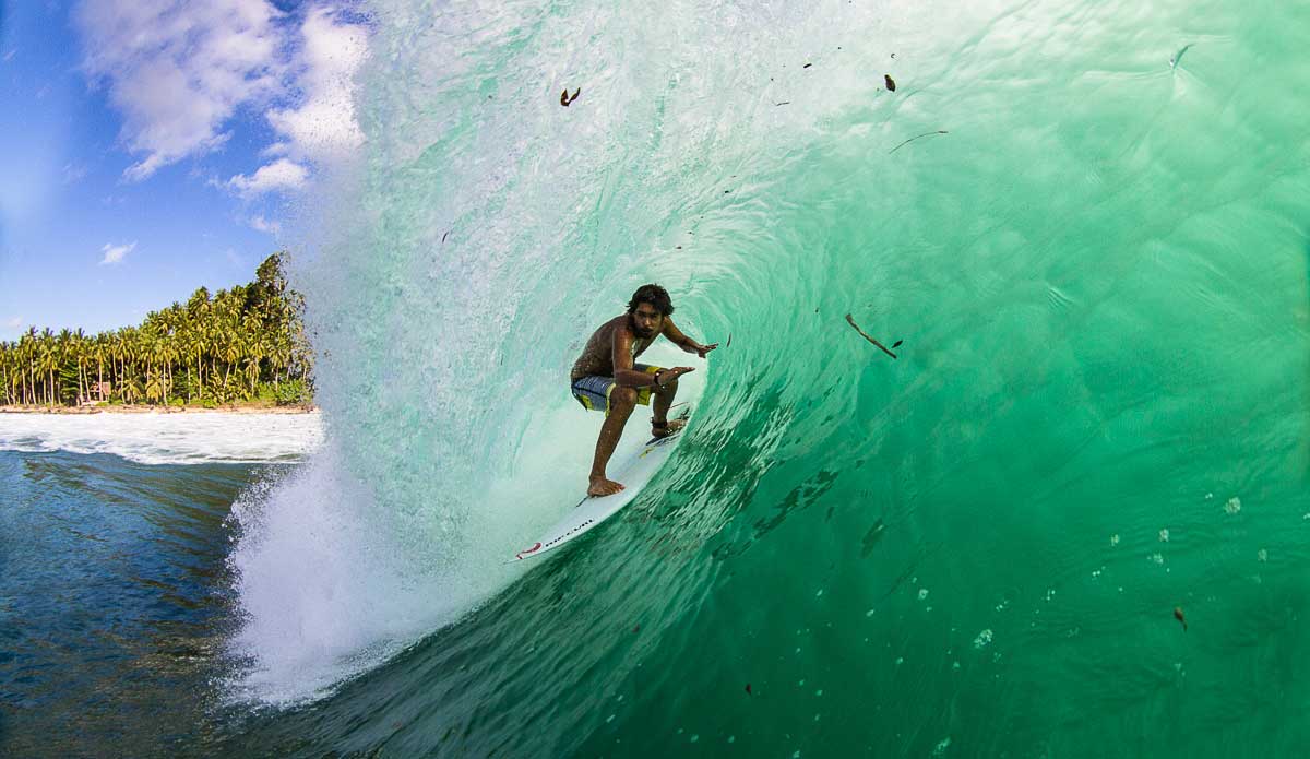 Trying to resist the cheesy \'greenroom\' jokes, but damn, look at the color of that water. Francisco Alves at E-Bay. Photo: <a href=\"https://johnbarton.net.au/\">John Barton</a>