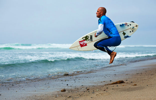 Kelly Slater warms up for the 2010 Hurley Pro at Lowers