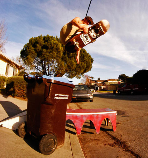 Zoltan skateboard trashcan kickflip