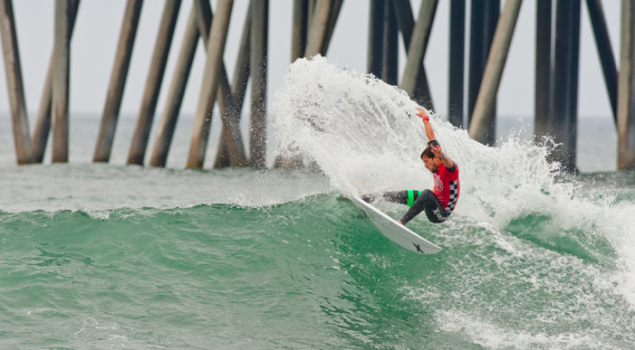 2013 US Open of Surfing Champino Alejo Muniz competing for attention in Huntington. Photo: Llalande