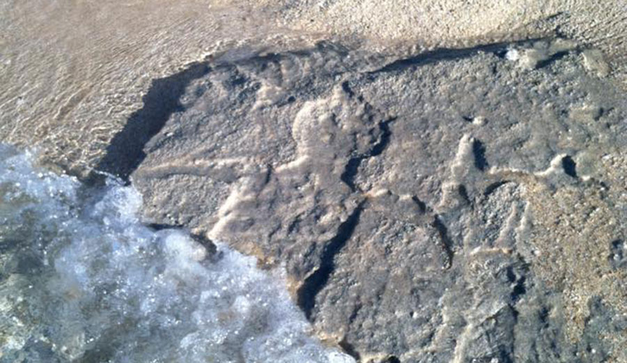 Pounding surf revealed rarely seen Hawaiian petroglyphs. Image Avi Salvio/Facebook