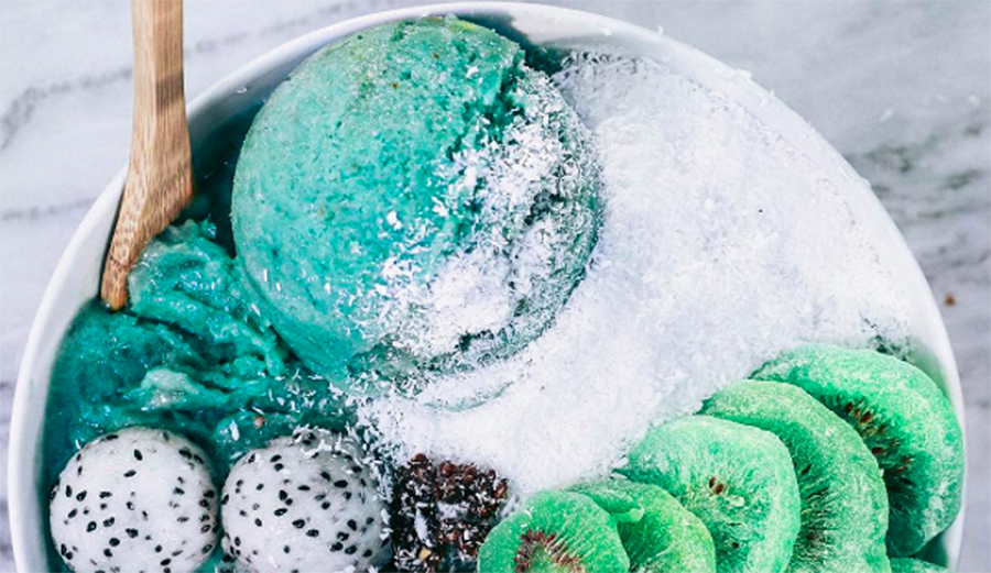 This Creamy Mermaid Coconut Smoothie Bowl Is The Ideal Heat Wave Meal 