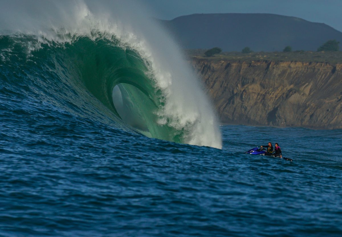Large ocean waves breaking near a coastline