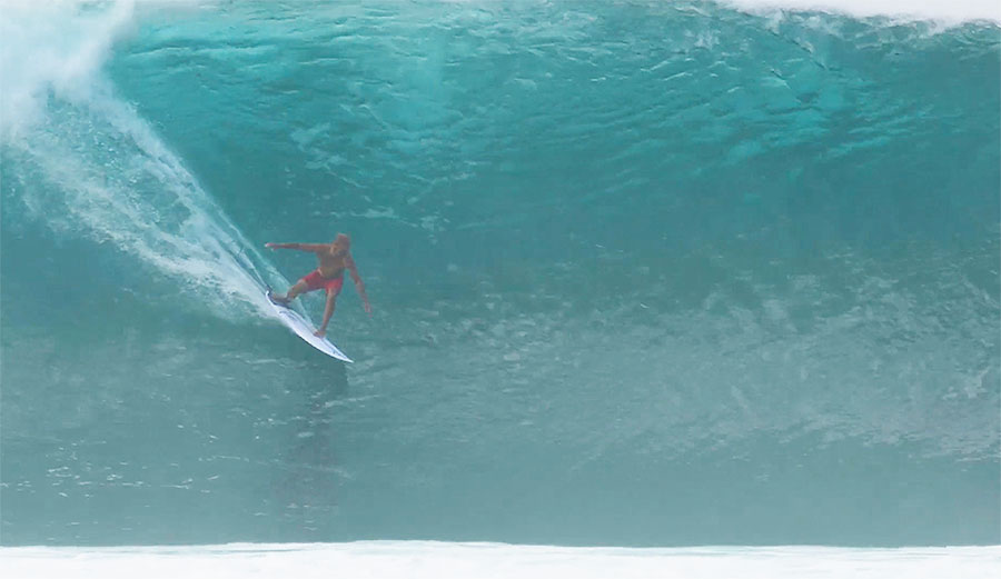 This Is How the Pipe Specialists Surf Pipeline The Inertia