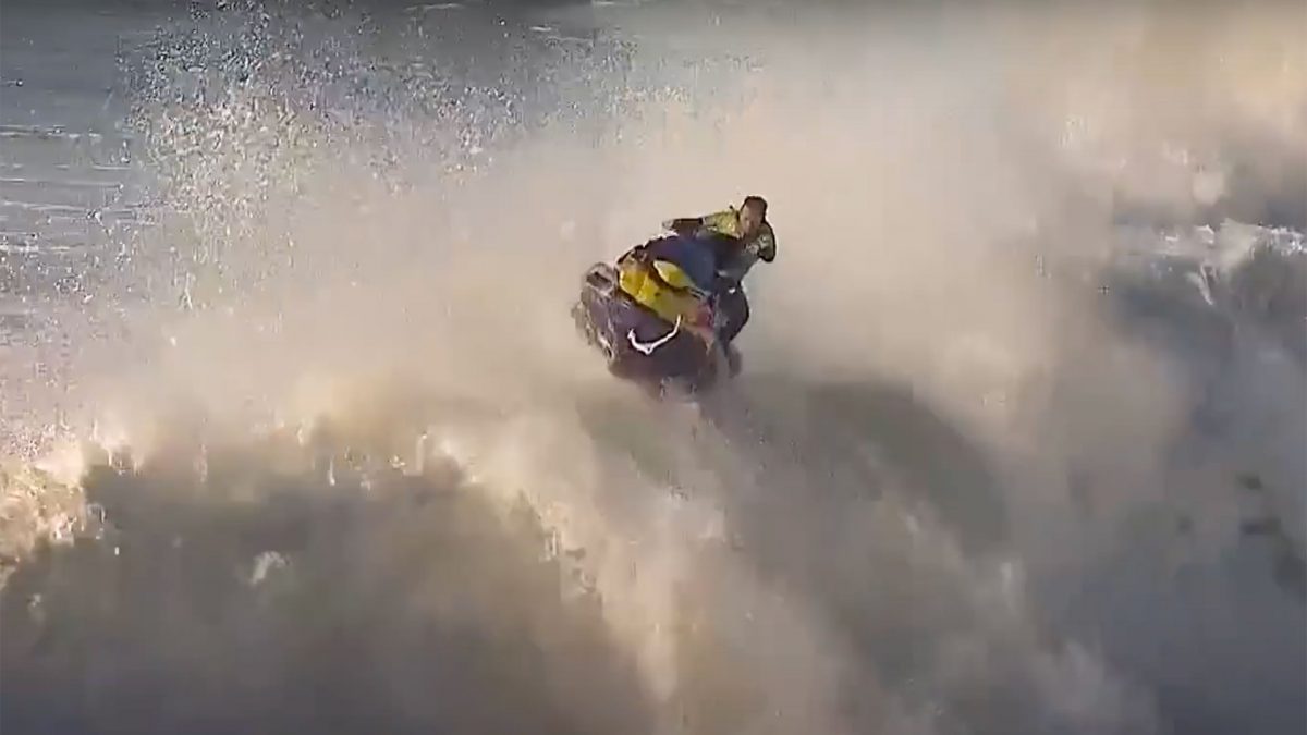 Insane Jet Ski Floater at the Nazaré Tow Surfing Challenge
