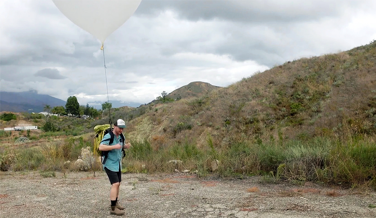 Are Helium Balloons Backpacking's Answer to Sore Shoulders? One Man