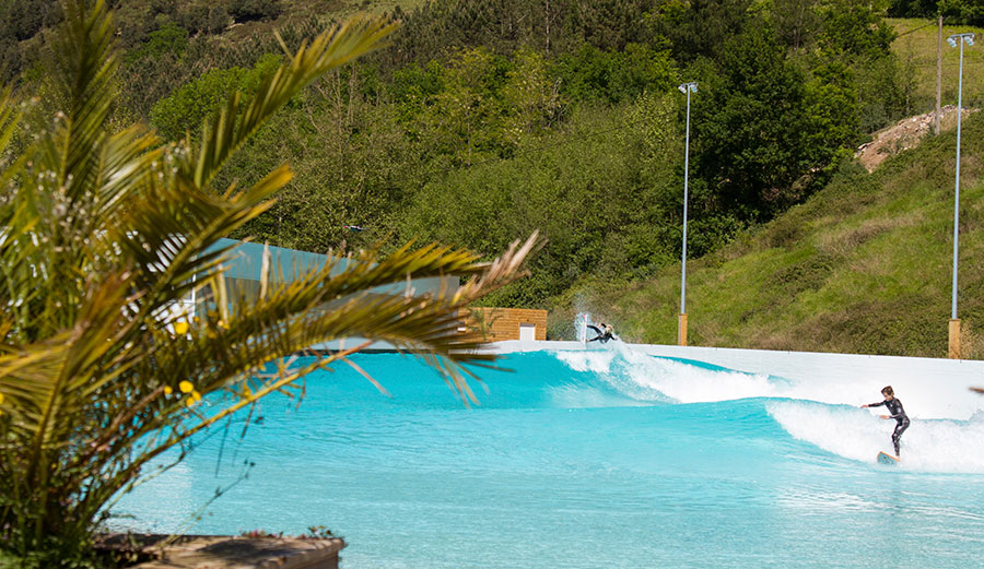 Any and all skills welcome thanks to Wavegarden. Photo: <a href=\"https://www.instagram.com/pacotwo/?hl=en\"> Pacotwo</a>/<a href=\"https://wavegarden.com/\"> Wavegarden</a>