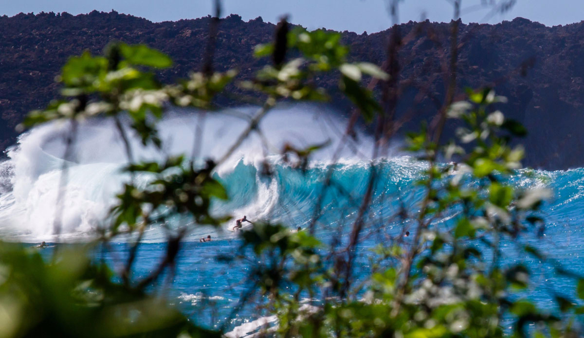 Unknown scoring at Maui\'s \"La Perouse\" surf breaks on one of our biggest south swells last year. Photo: <a href=\"https://www.stoverfrenchphoto.com/\">Vaun Stover-French</a> 