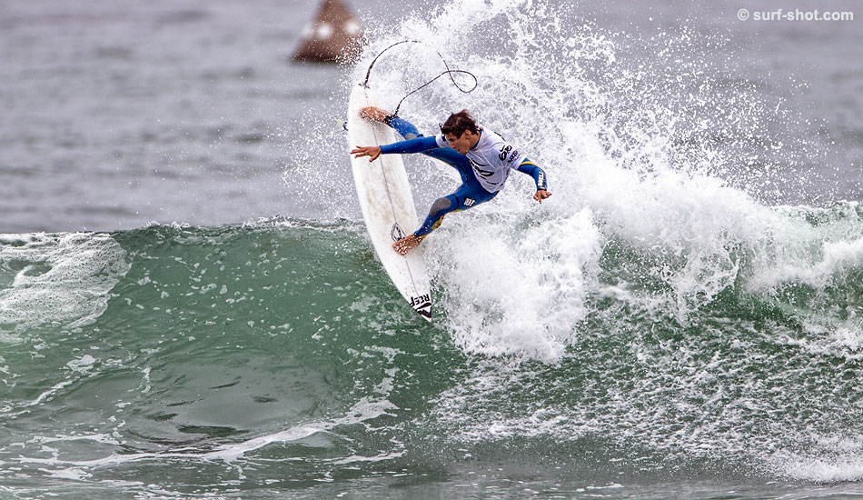 Thiago Camarao surfed with style and power before being eliminated by Miguel Pupo in the semi finals. Photo: <a href=\"https://surf-shot.com\" target=\"_blank\">Surf-Shot.com</a>/Schmid