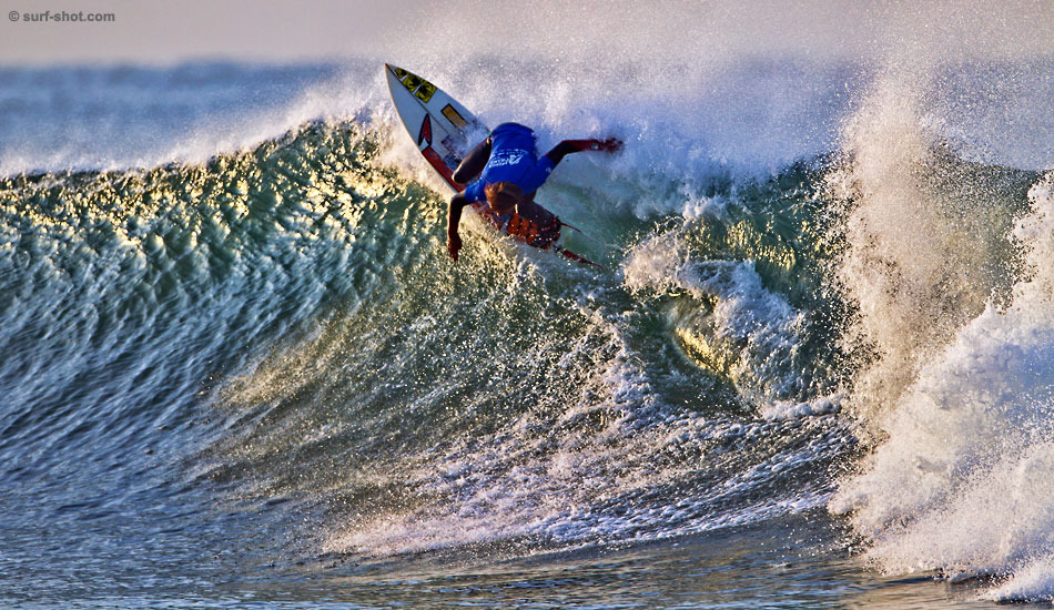 The first heat of the morning was looking rather promising. Noah Collins makes it look pretty. Photo: <a href=\"https://www.surf-shot.com\" target=_blank>Surf-Shot.com</a>