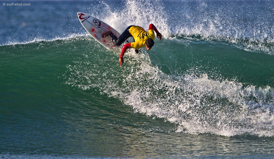 Why are Tom Curren\'s sons both goofyfoot? They\'ve had ample opportunity to polish their backhand. Frank Curren releases. Photo: <a href=\"https://www.surf-shot.com\" target=_blank>Surf-Shot.com</a>