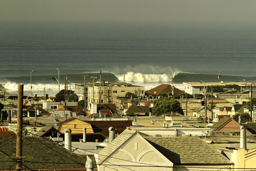 Classic Ocean Beach, nearly double overhead. Dec 9, 2011. Photo: <a href=\"https://www.paulferraris.com/\" target=_blank>Paul Ferraris</a>