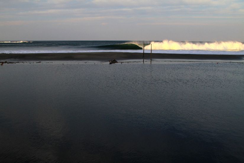 It\'s colder than it looks..Beach break pulsing in the Pacific and splitting the uprights. Photo: Casey Rossi