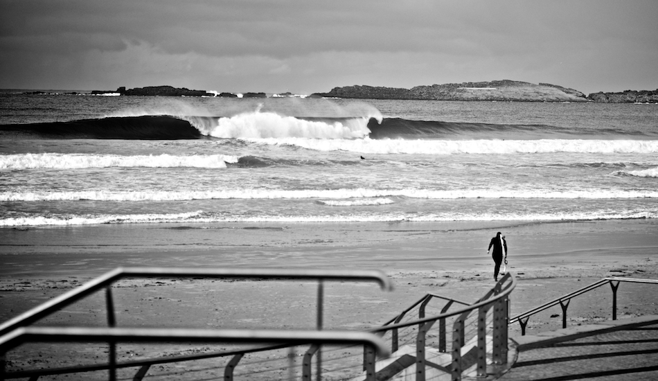 Stevie running for a surf after work. Photo: <a href=\"www.andyhillphotography.com\">Andy Hill</a>