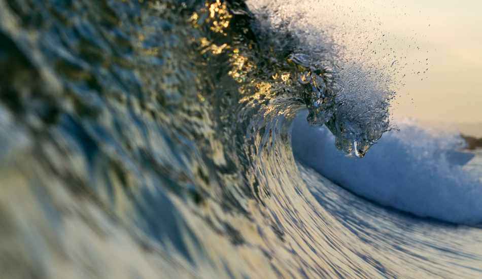 This wave looks like it\'s having a good time. I love it how the mass of water turns into tiny drops. Photo: <a href=\"https://lowtiderising.com\">Aroyan/lowtiderising.com</a>
