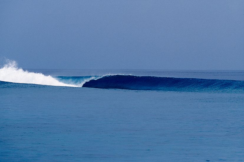 2004. Maldives. Another perfect wave. Photo: <a href=\"https://www.artbrewer.com\" target=_blank>Art Brewer</a>