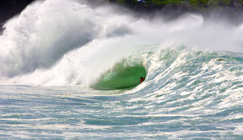 Andy Irons, massive Waimea shorebreak slot. Photo: 
<a href=\"https://tupat.posterous.com/never-forget-always-remember-the-king-andy-ir\" target=_blank>Patrick Eichstaedt</a>.