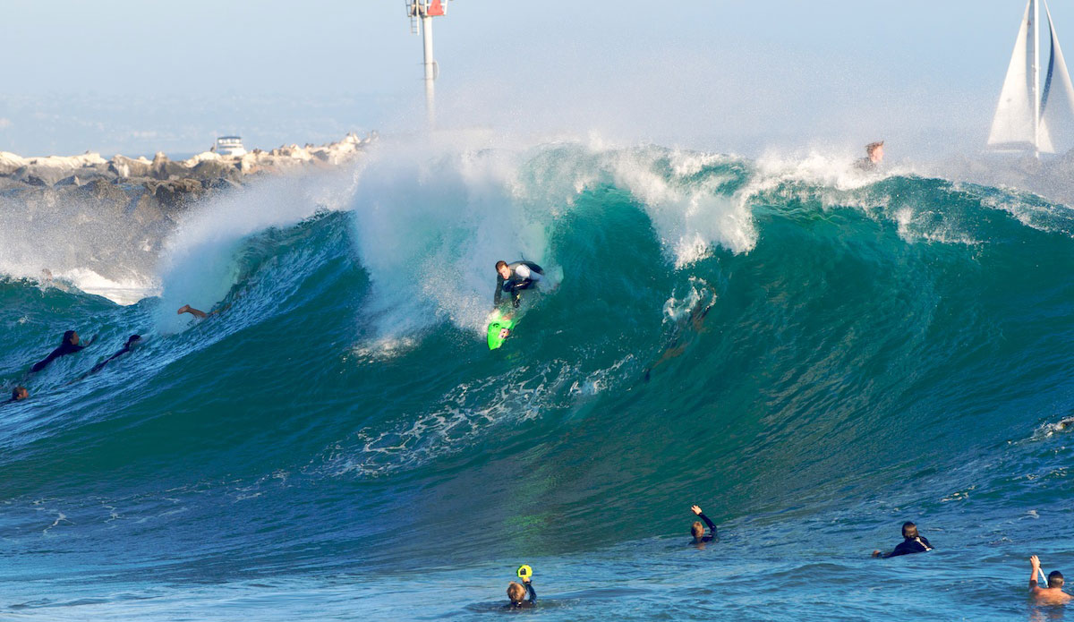 A famiiar sight at Pipe: Jamie O grabbing rail. Looks good at Wedge too. Photo: <a href=\"https://www.driftwoodfoto.com/\">Benjamin Ginsberg</a>