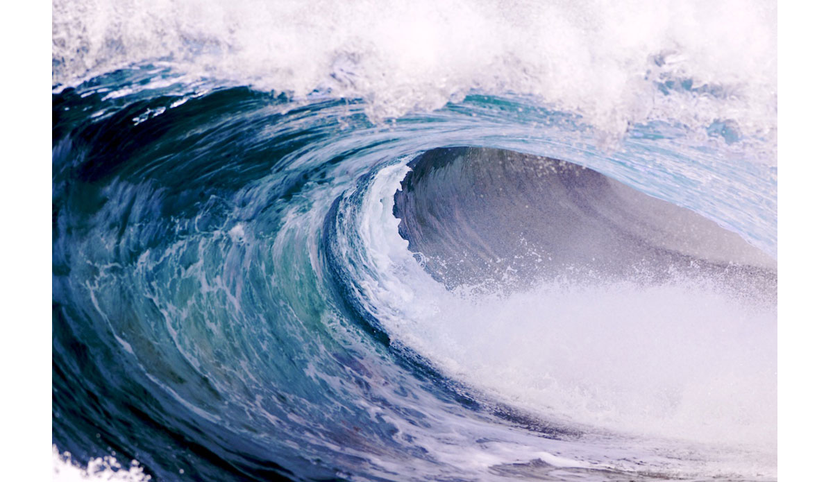 The early morning light can paint these hollow, close-out barrels like nothing else. Photo: <a href=\"https://www.driftwoodfoto.com/\">Benjamin Ginsberg</a>