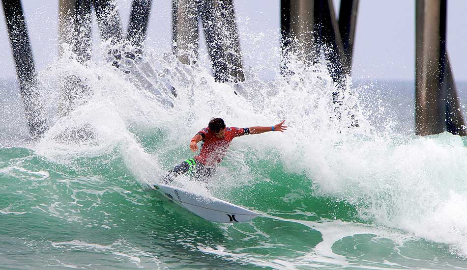 Alejo Muniz just tearing apart this wave as he went on to win the 2013 US Open of Surfing. Photo: <a href=\"http://driftwoodfoto.com/\">Ben Ginsberg</a>