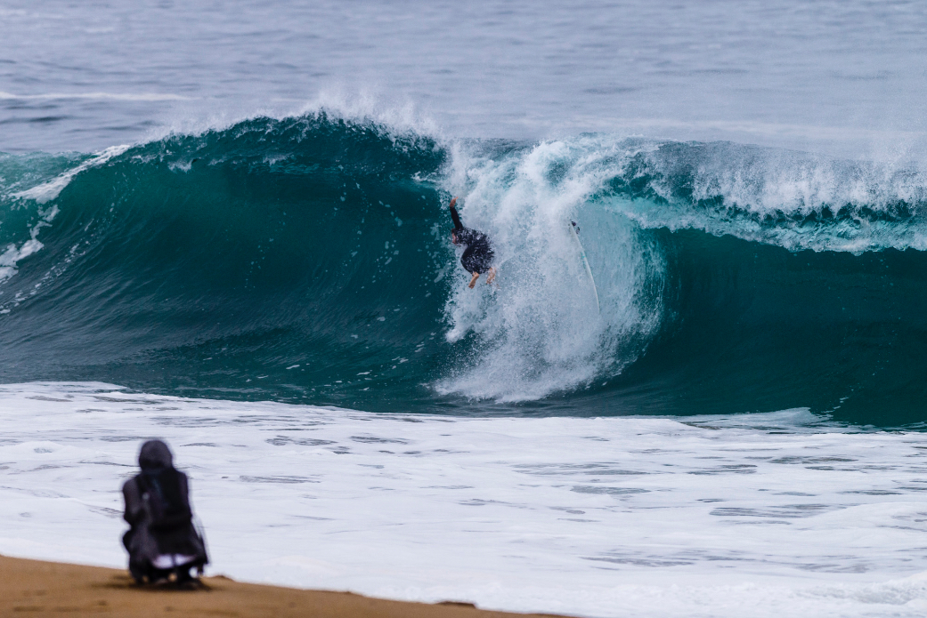 You can get a break from going left at Cylinders, but just like Wedge it\'ll eat you alive. Photo: Ben Ginsberg