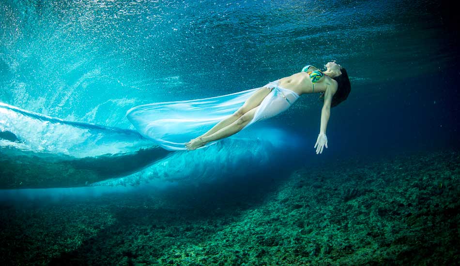 Grace and elegance. Aude Lionet, Chanfour - Tahiti. Photo: <a href=\"https://benthouard.com/\" target=_blank>Ben Thouard</a>.