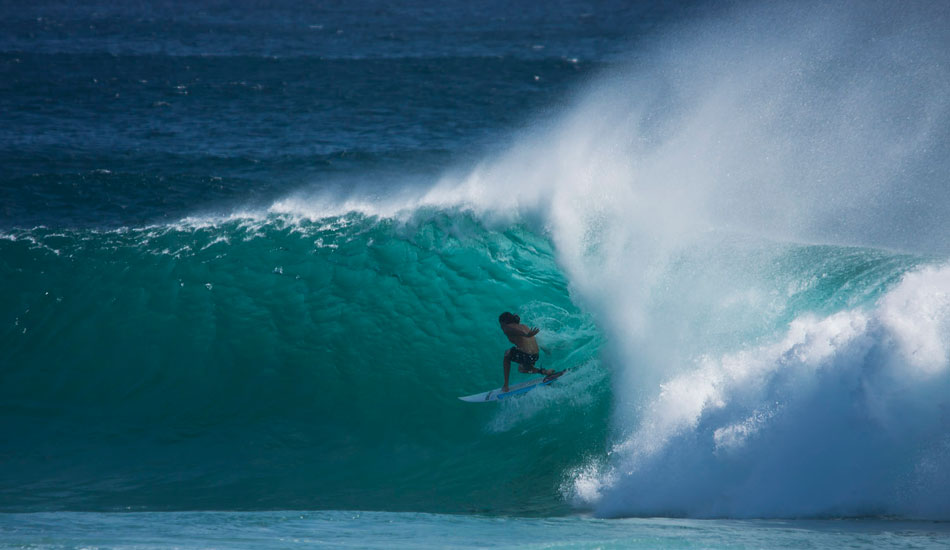 Unknown taming Kirra\'s best. Photo: <a href=\"https://www.andypotts.com.au\">Andy Potts.</a>