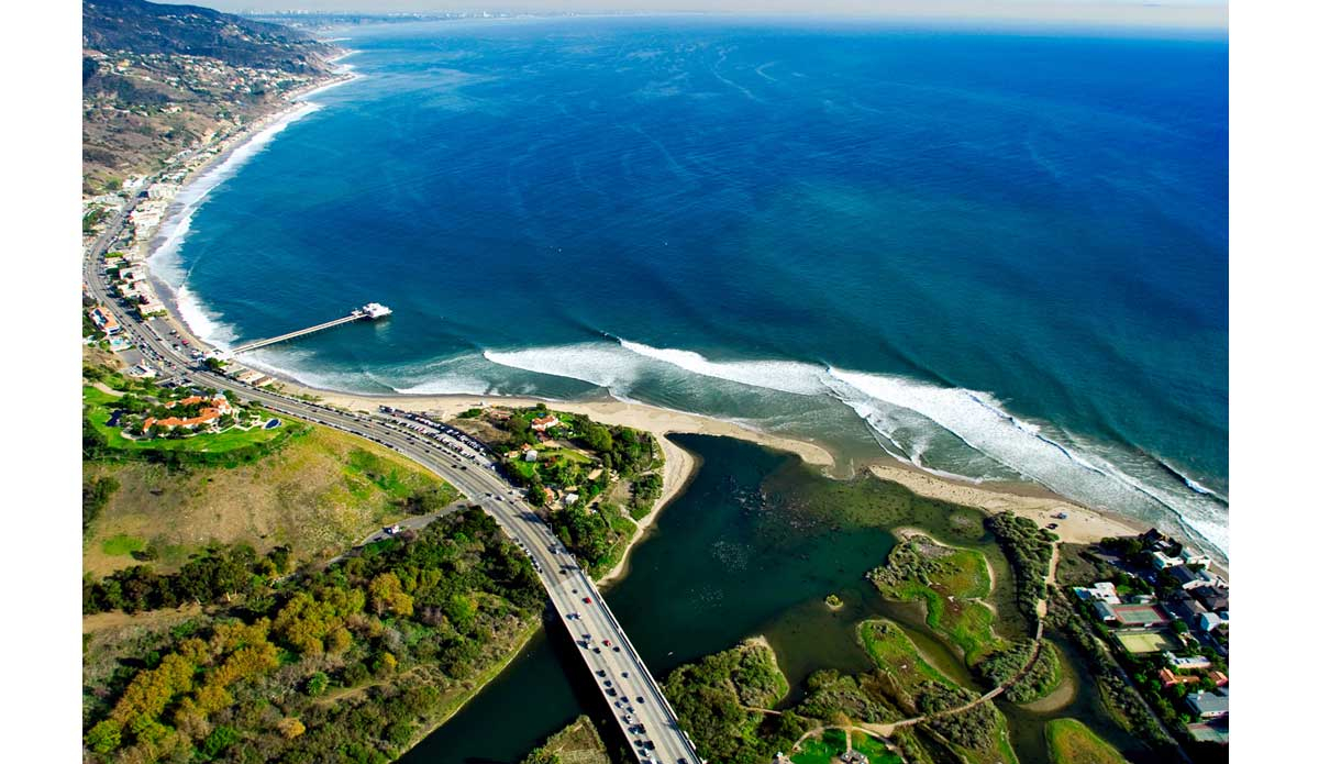 Malibu Point firing from all cylinders. Photo: <a href=\"https://www.markmcinnis.com\">Mark McInnis</a>