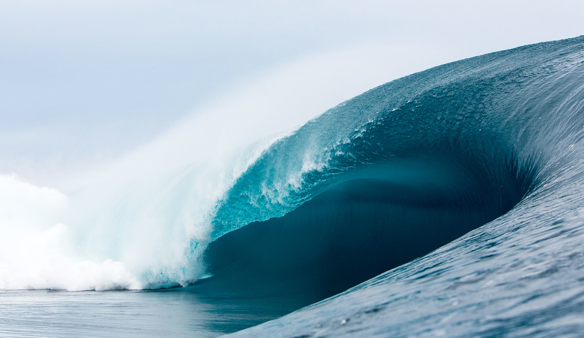 Teahupoo seemingly unrideable. Photo: <a href="https://www.sethderoulet.com">Seth de Roulet</a>