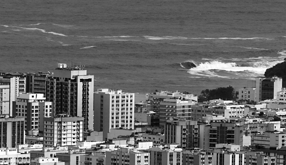 That is a really big day in Rio de Janeiro, you can see some surfers paddling on the wall of the wave. As Rio has some big mountains near the sea, you can get a full view of the city buildings and the waves. I went far to get this one. Image: <a href=\"https://www.luizblanco.com/Home.html\" target=\"_blank\">Blanco</a>