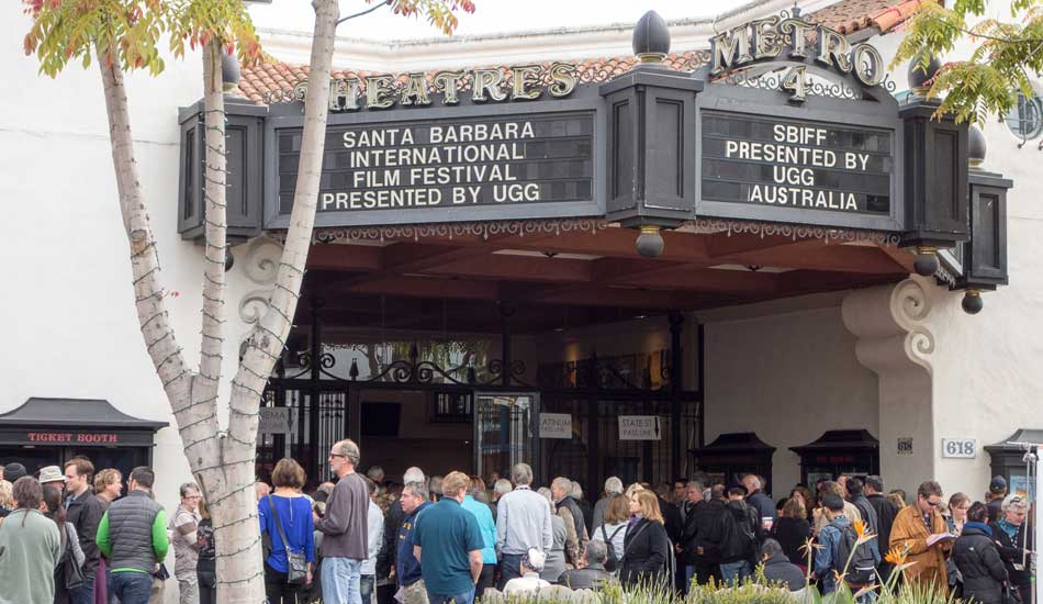 The marquee and looong lines. Photo: <a href=\"https://lowtiderising.com/\" target=_blank>Branden Aroyan/lowtiderising.com</a>