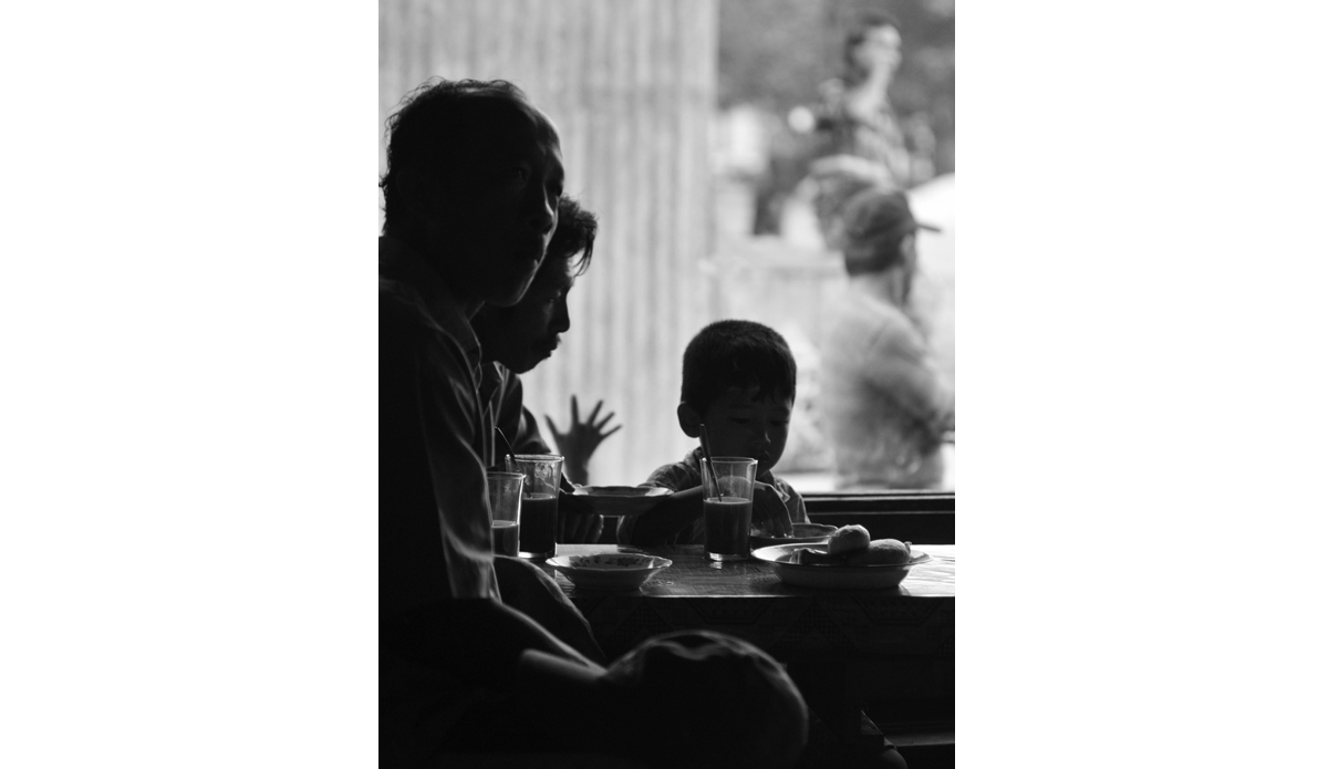 Breakfast in Telos. Photo: <a href= \"https://joaobracourt.com/\" target=_blank>Joao Bracourt.</a>