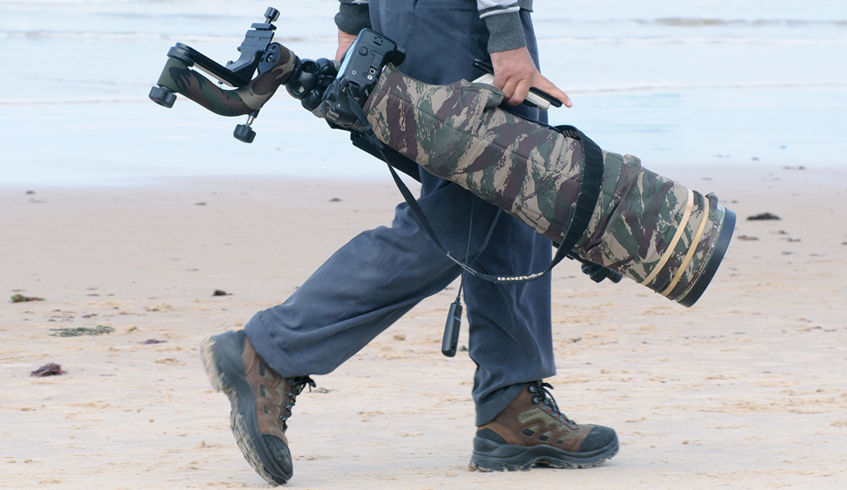 Surf hunter spine breaker. Photo: <a href= \"https://joaobracourt.com/\" target=_blank>Joao Bracourt.</a>