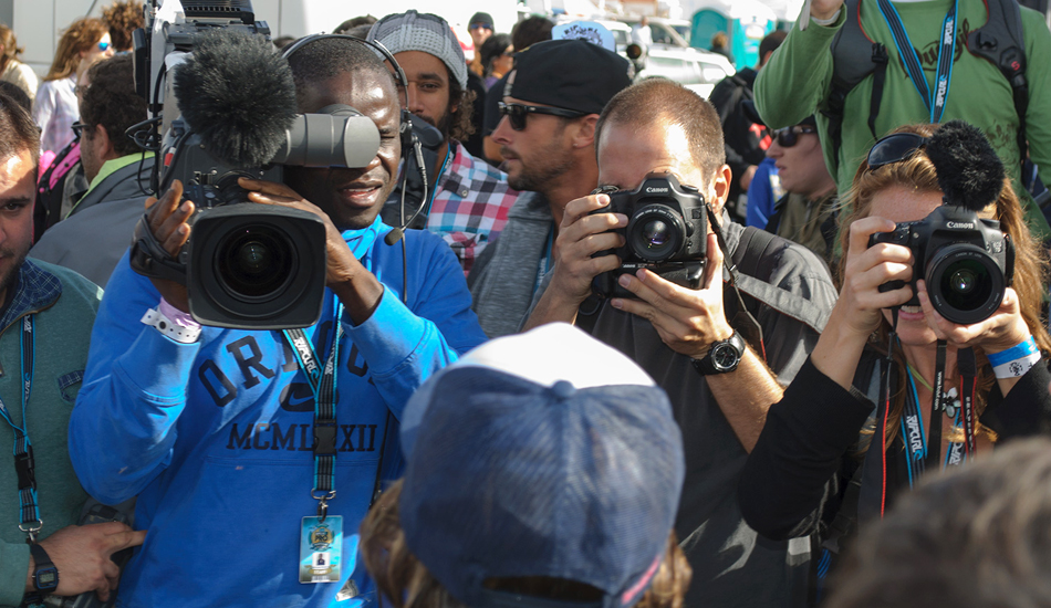Carissa Moore, caressed by the lenses. Photo: <a href= \"https://joaobracourt.com/\" target=_blank>Joao Bracourt.</a>