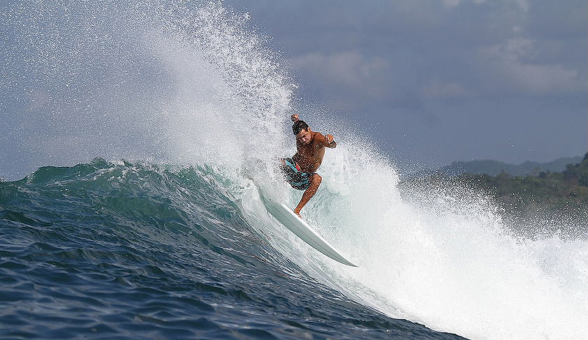 Competitors have spent the last few days getting acquainted with the high-performance wave. Photo: <a href=\"https://www.isawsg.com/\" target=_blank>Philippe Demarsan</a>.