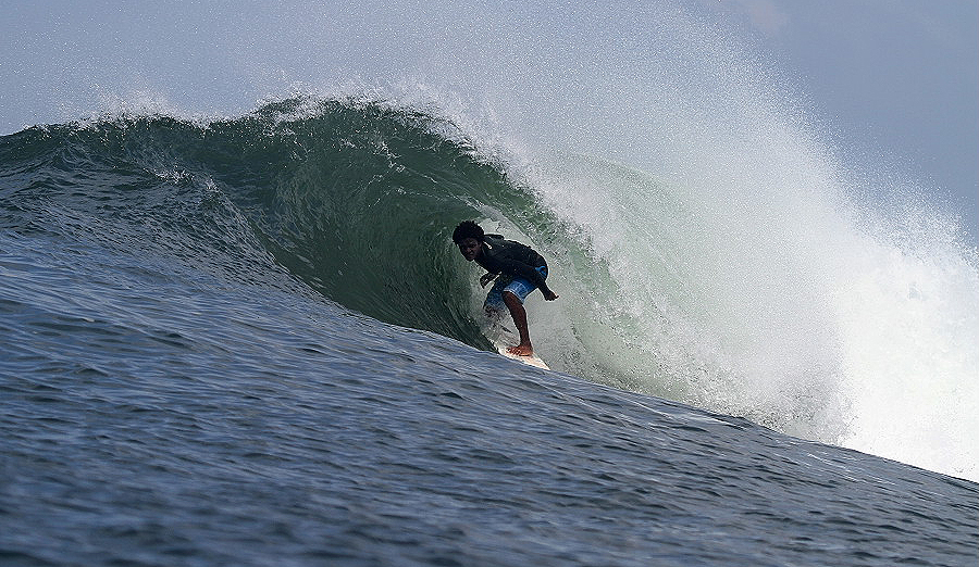 Panama\'s Jean Carlos Gonzalez finds a clean barrel during a pre-event freesurf. Photo: <a href=\"https://www.isawsg.com/\" target=_blank>Philippe Demarsan</a>.