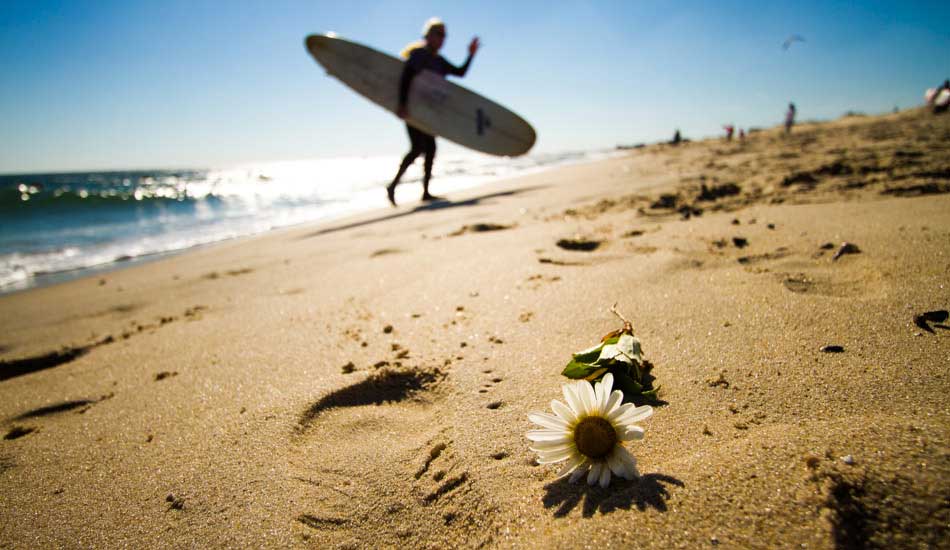 A surfer makes his way in after the paddle out ceremony for Buttons Kaluhiokalani. Photo: <a href=\"https://christor.photoshelter.com/\" target=_blank>Christor Lukasiewicz</a>