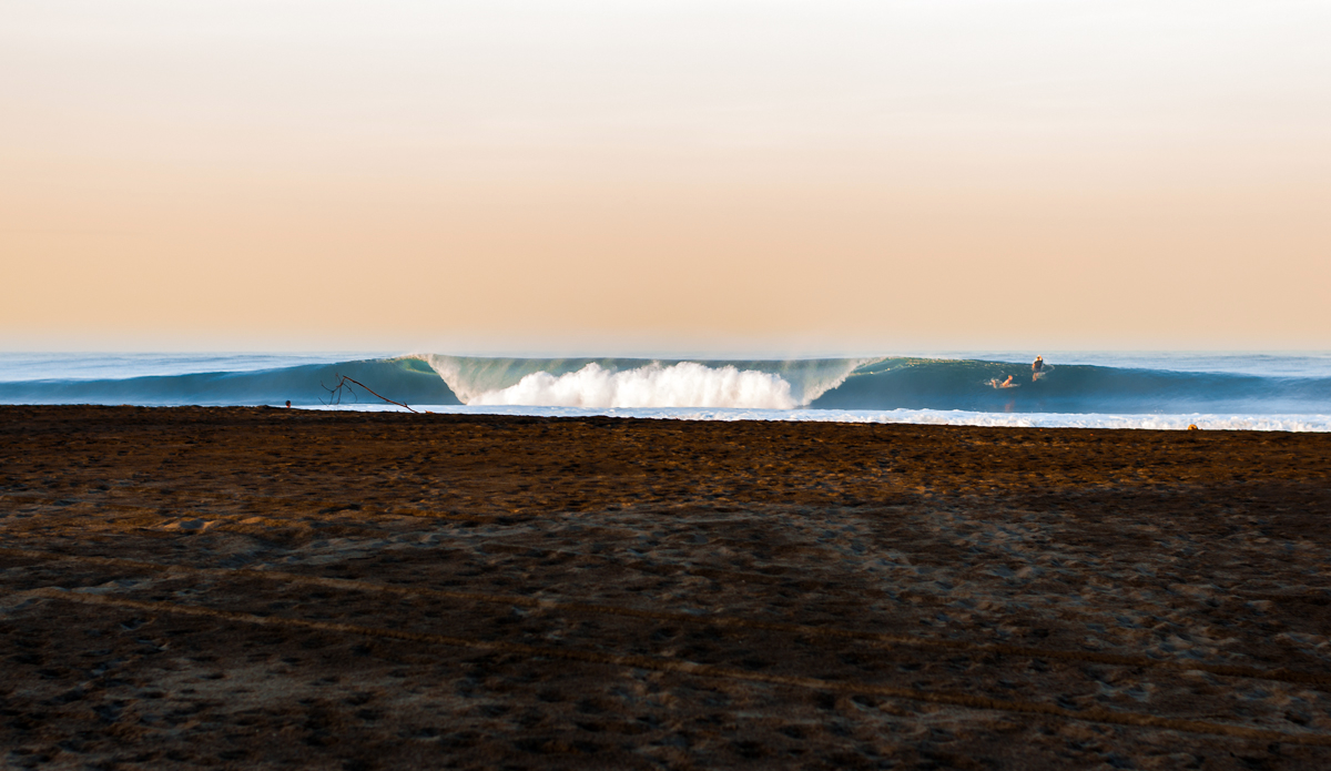 Boom Perfection: Morning light, no crowds and barrels in all directions. This is how it looks like when the boom turns on. Photo: <a href=\"https://www.cwd-photography.com/\">Constantin Witt-Dörring</a>