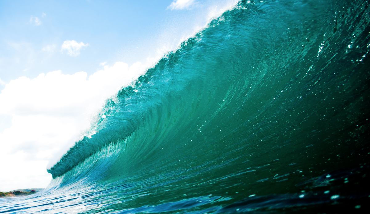 The Walls: Amazingly long wall holding up before it is about to crash. Photo: <a href=\"https://www.cwd-photography.com/\">Constantin Witt-Dörring</a>