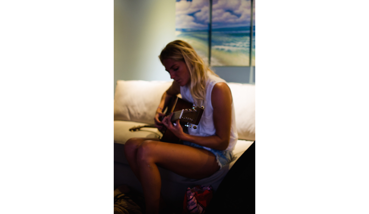 Steph Gilmore, great on a surfboard and on the guitar. Photo: <a href=\"https://danlemaitrephoto.com/\"> Dan Lemaitre</a>
