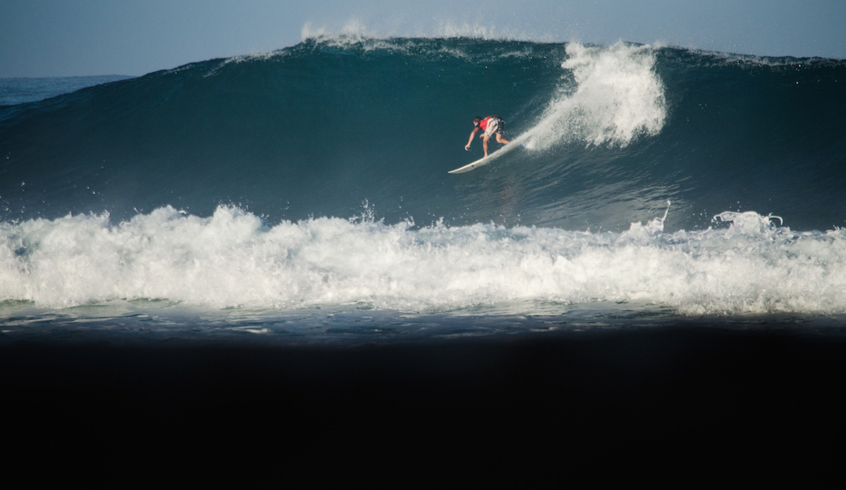 Reef Mcintosh, sliding into a Backdoor bomb. Photo: <a href=\"https://danlemaitrephoto.com/\"> Dan Lemaitre</a>